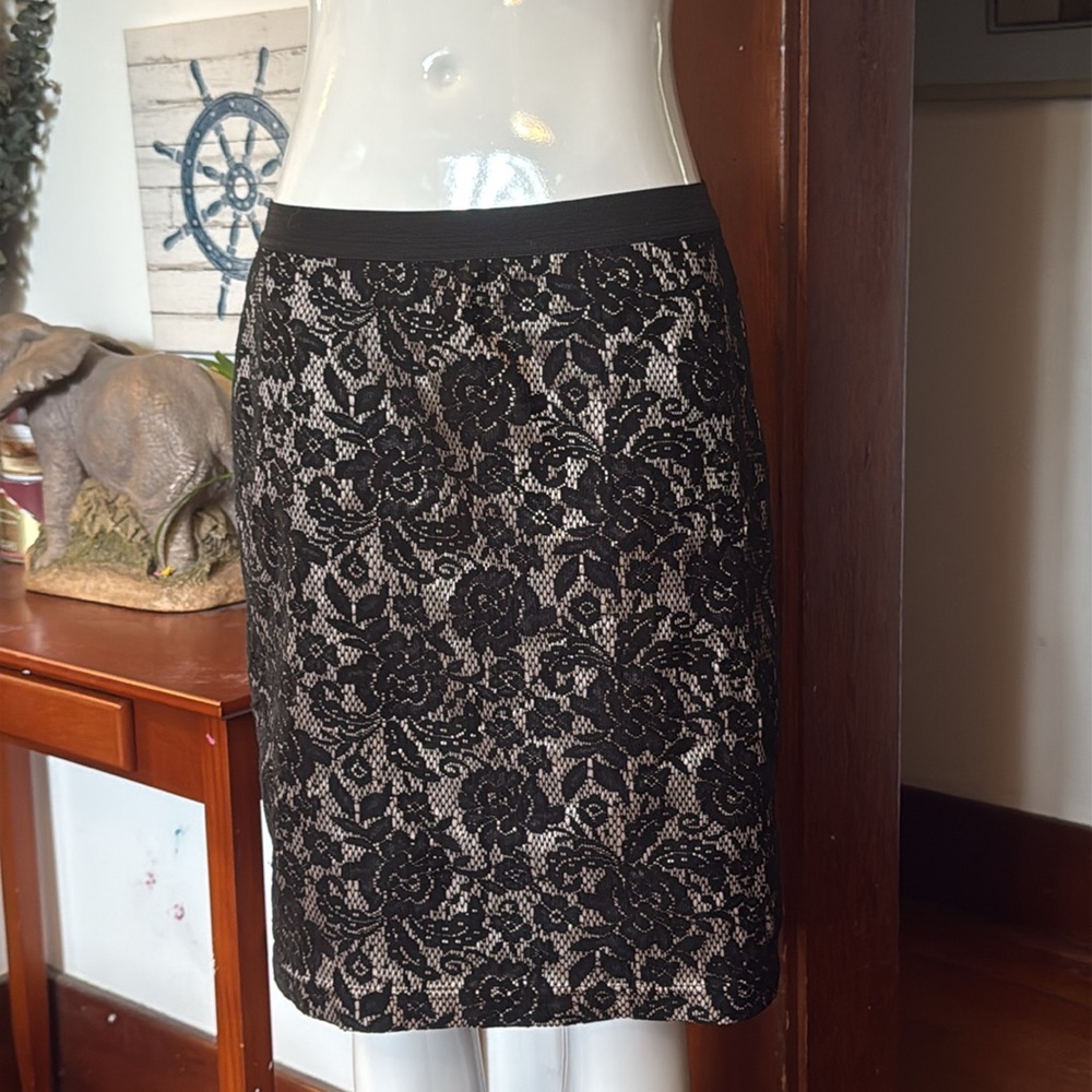 Reitmans black lace pencil mini skirt with cream slip under. size 6